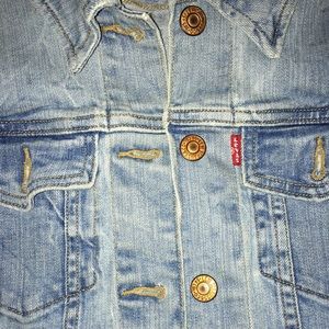 Light denim Levi’s Jacket